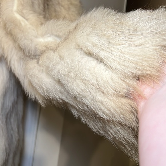 Vintage Saga Fox cozy lux fluffy fur coat - Picture 9 of 16